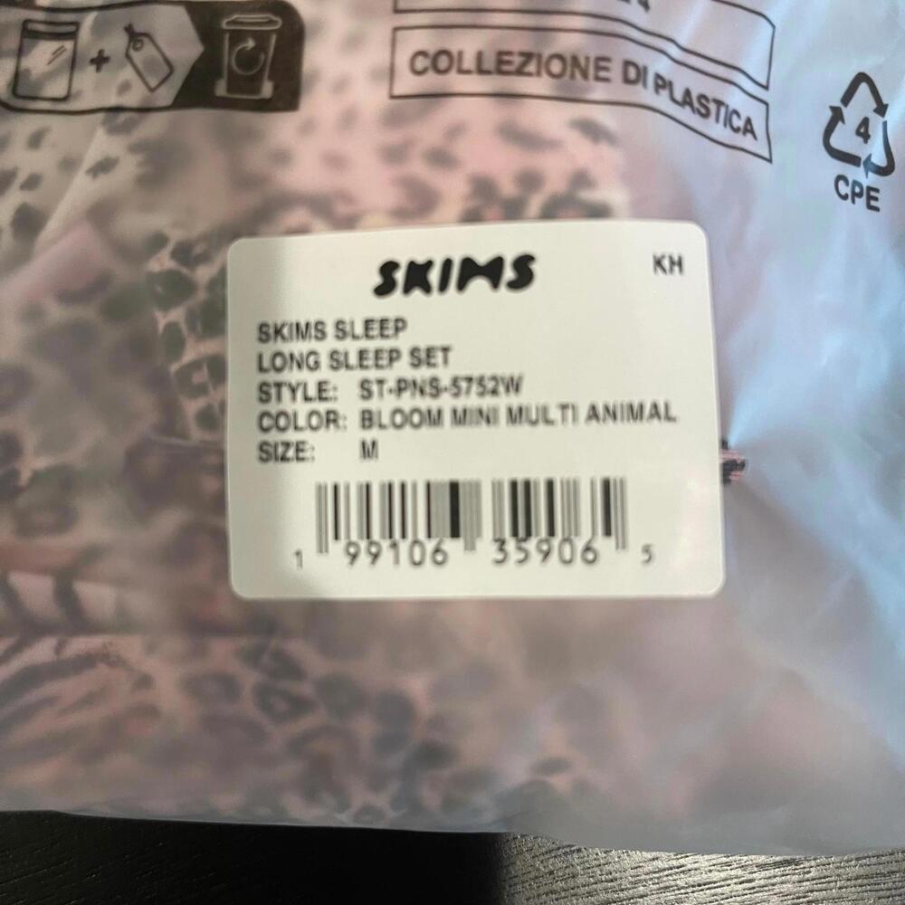 SKIMS LONG SLEEVE BUTTON UP SET (NWT) - Size M - Bloom Mini Multi Animal - Picture 2 of 9